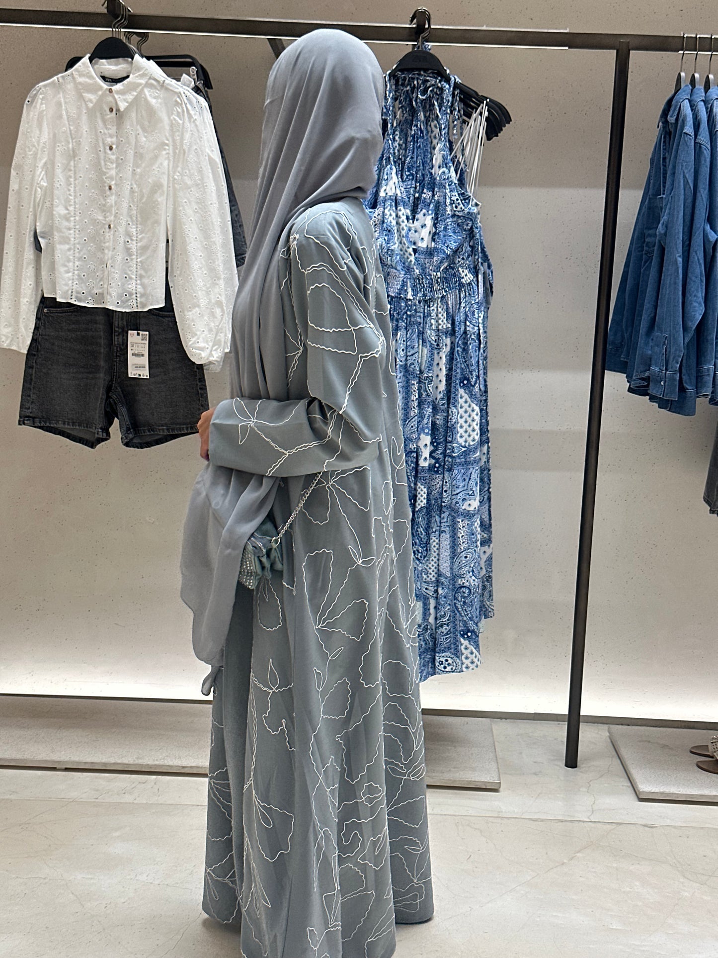 Fiorella abaya