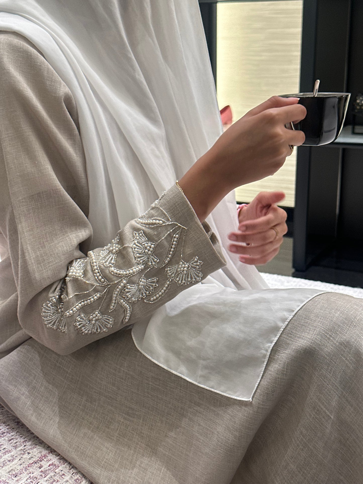 Amira abaya