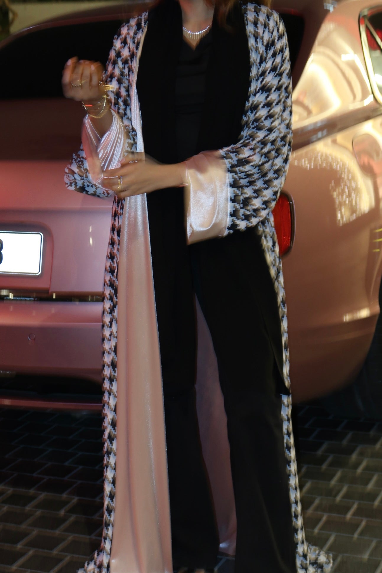 Claudia abaya